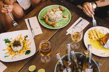 pic - a fine dinner at a restuarant for multiple people